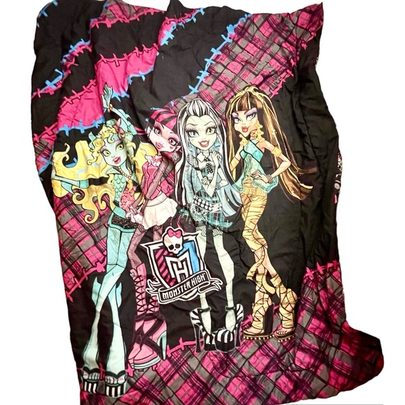 Monster High Comforter - Picture 1 of 5